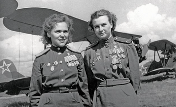 Rufina Gaszewa i Natalia Meklin, pilotki Po-2, uhonorowane tytułem Bohatera Związku Sowieckiego.