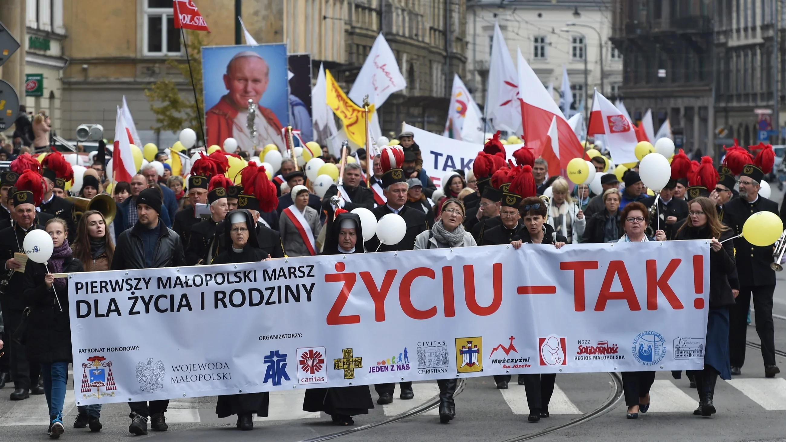 Uczestnicy pierwszego Małopolskiego Marszu dla Życia i Rodziny w Krakowie