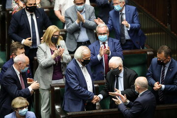 Ryszard Terlecki, Mariusz Błaszczak, Jarosław Kaczyński, Małgorzata Gosiewska na sali brad Sejmu