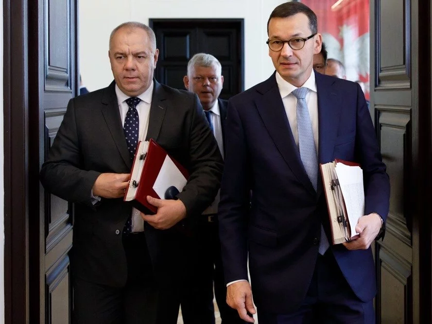 Premier Mateusz Morawiecki i szef MAP Jacek Sasin