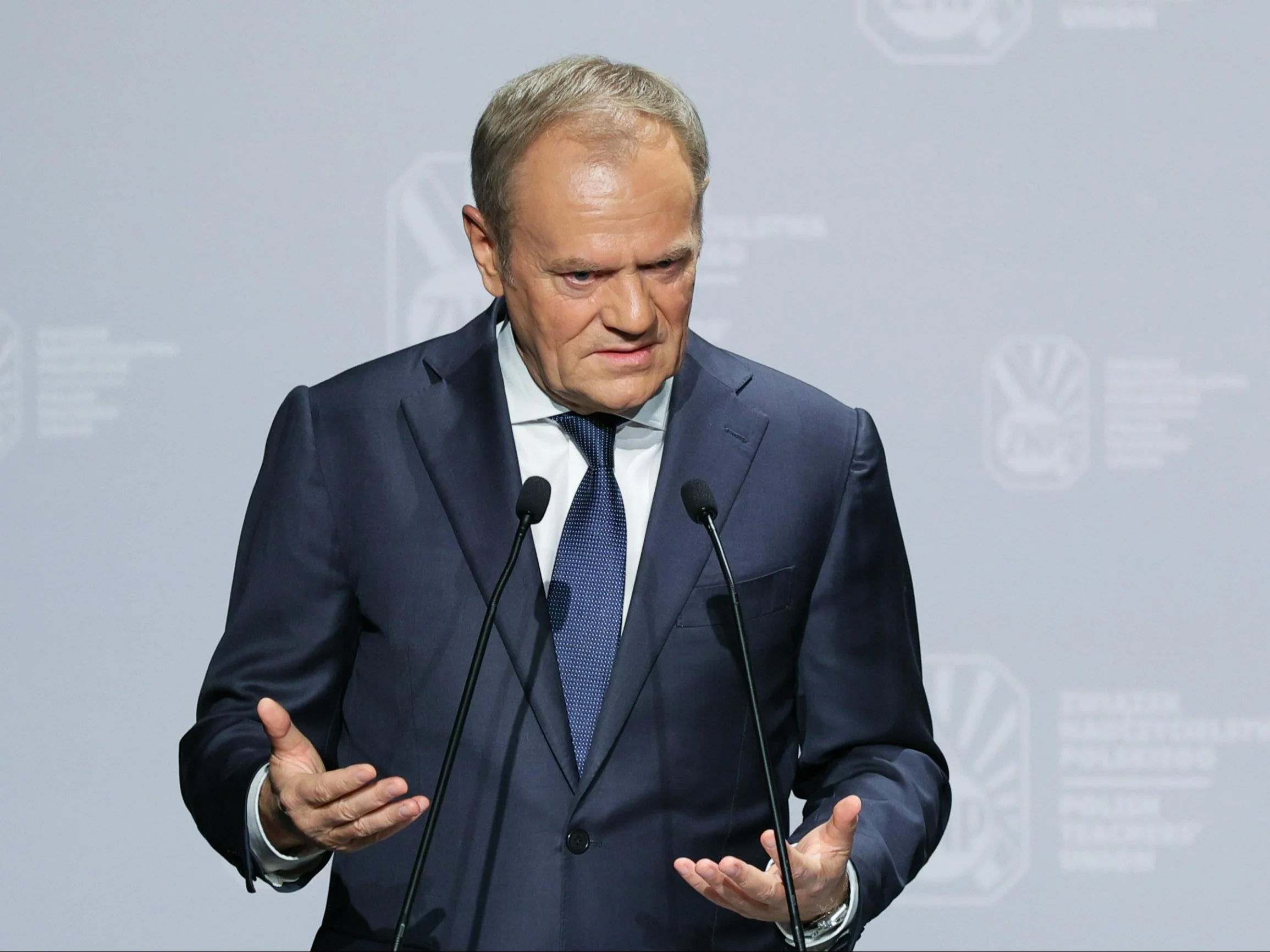 Premier Donald Tusk przemawia na XLIII Krajowym Zjeździe Delegatów Związku Nauczycielstwa Polskiego