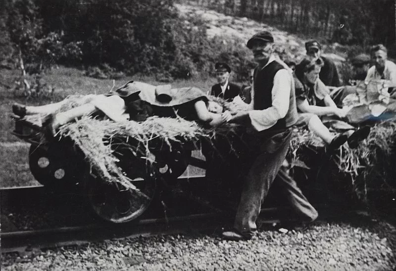 Polskie ofiary napadu na pociąg pod Zatylem. (ok. Lubyczy Królewskiej) dokonanego 16 czerwca 1944 r. przez UPA. (ze zbiorów Ośrodka KARTA)