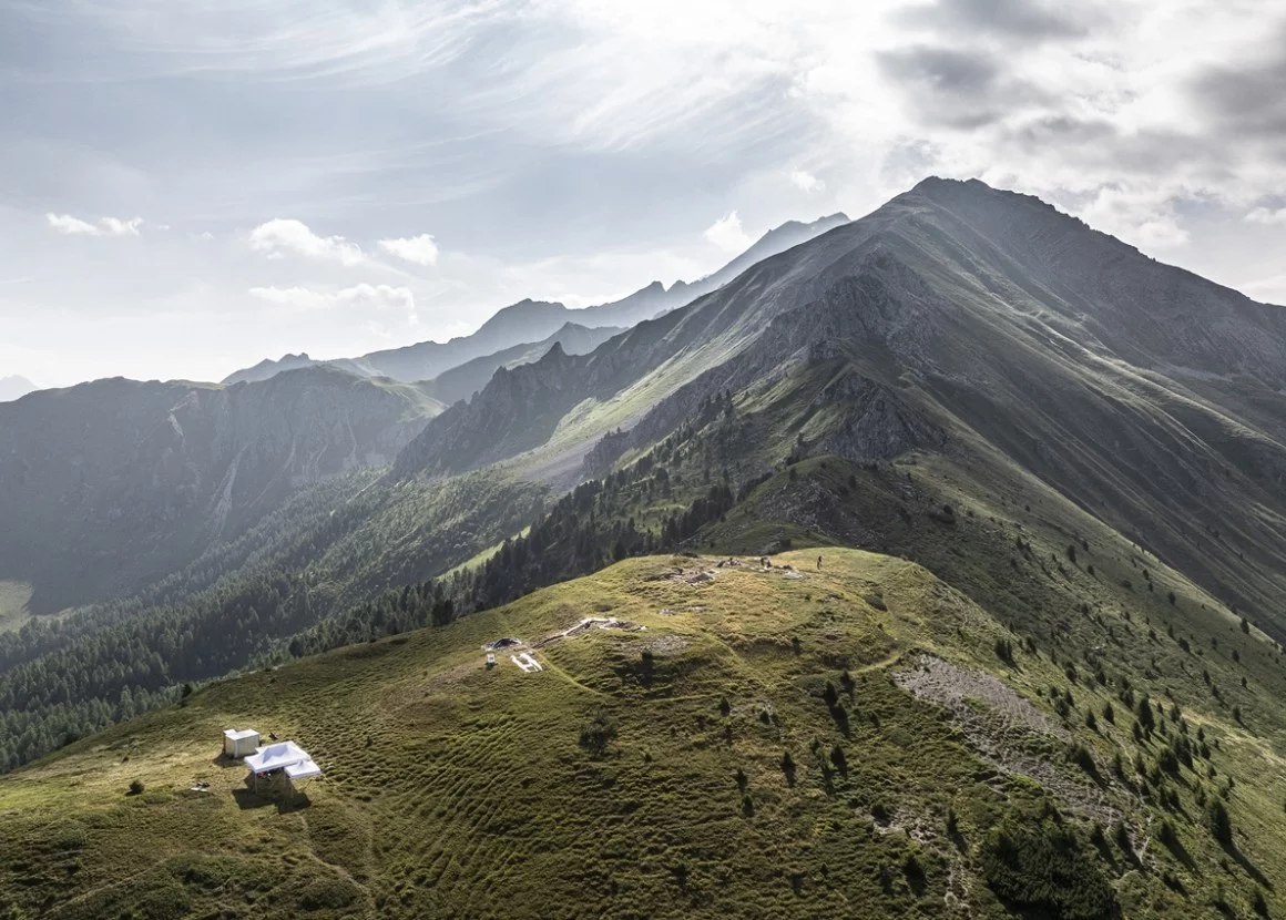 Pozostałości rzymskiego obozu w szwajcarskich Alpach, region Gryzonia