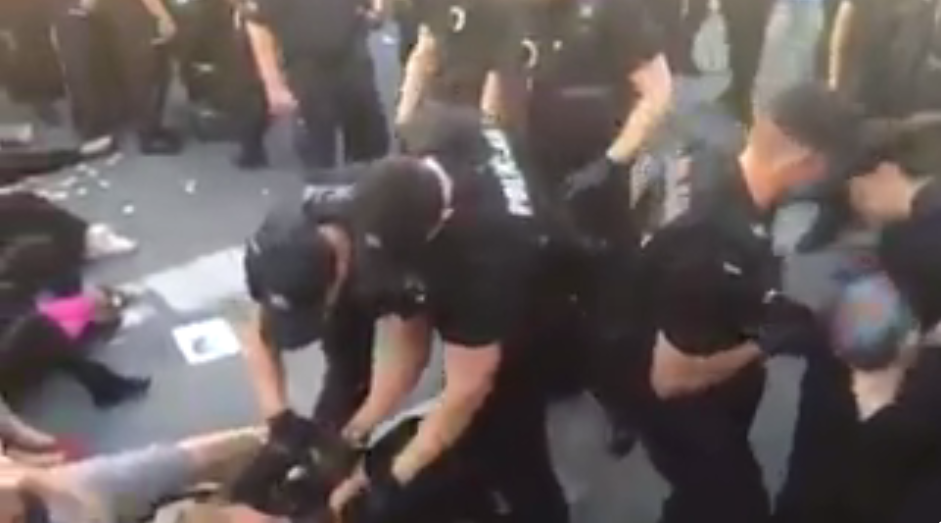 Obywatele RP blokują marsz MW i ONR