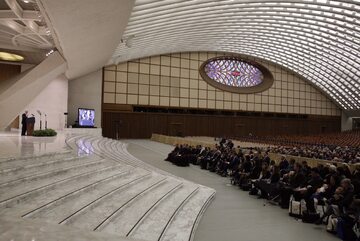 Sala konferencyjna w Watykanie nie zapełni się w tym roku tłumem słuchaczy