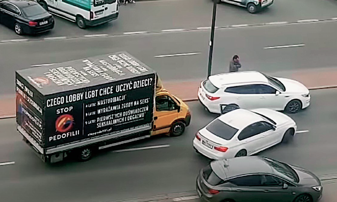 Furgonetka pro-life w Szczecinie: Awantura w hotelu - Vimarsana News
