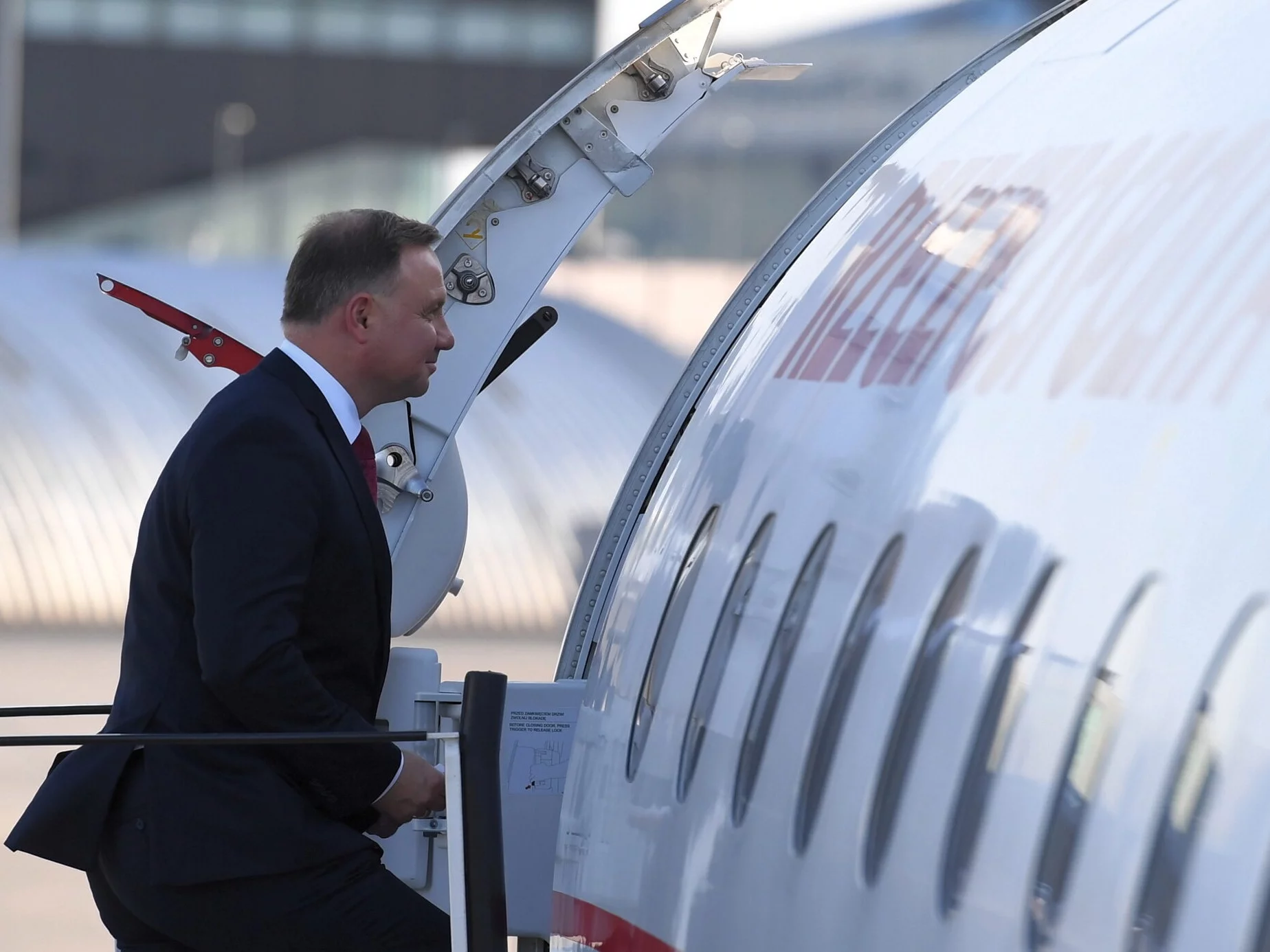 Problemy prezydenta Dudy z powrotem do Polski. Nagła zmiana trasy