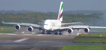 Samolot Linie Lotnicze Emirates miał poważne problemy przy lądowaniu