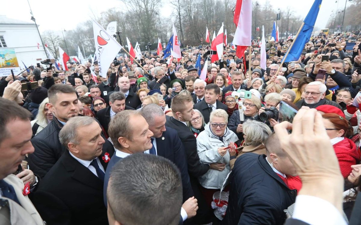 Donald Tusk i Grzegorz Schetyna podczas uroczystości 11 listopada w Warszawie