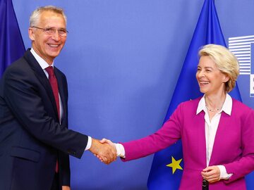 Sekretarz generalny NATO Jens Stoltenberg i przewodnicząca Komisji Europejskiej Ursula von der Leyen