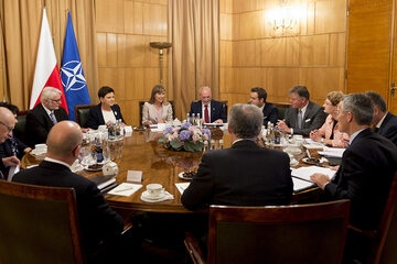 Sekretarz generalny NATO Jens Stoltenberg podczas spotkania w KPRM w Warszawie