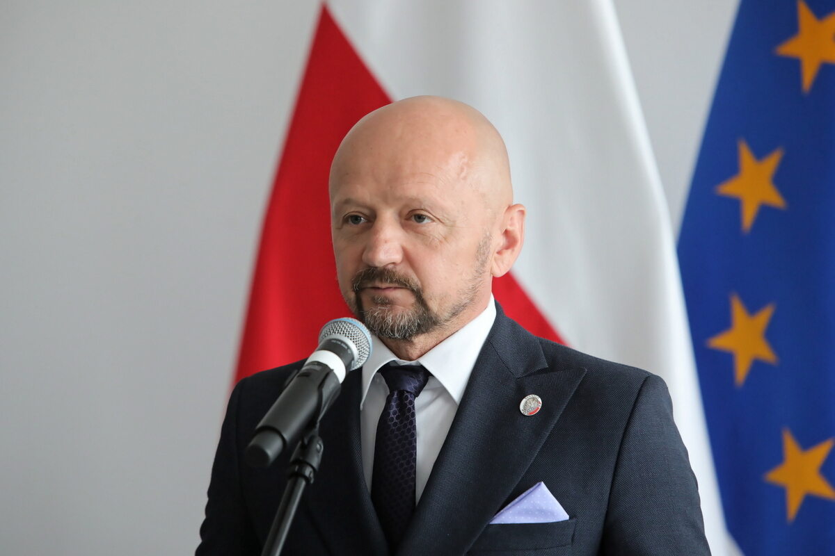 Jacek Bury kpi ze zdjęć Tuska. Przytacza dowcip o Stalinie - Vimarsana News