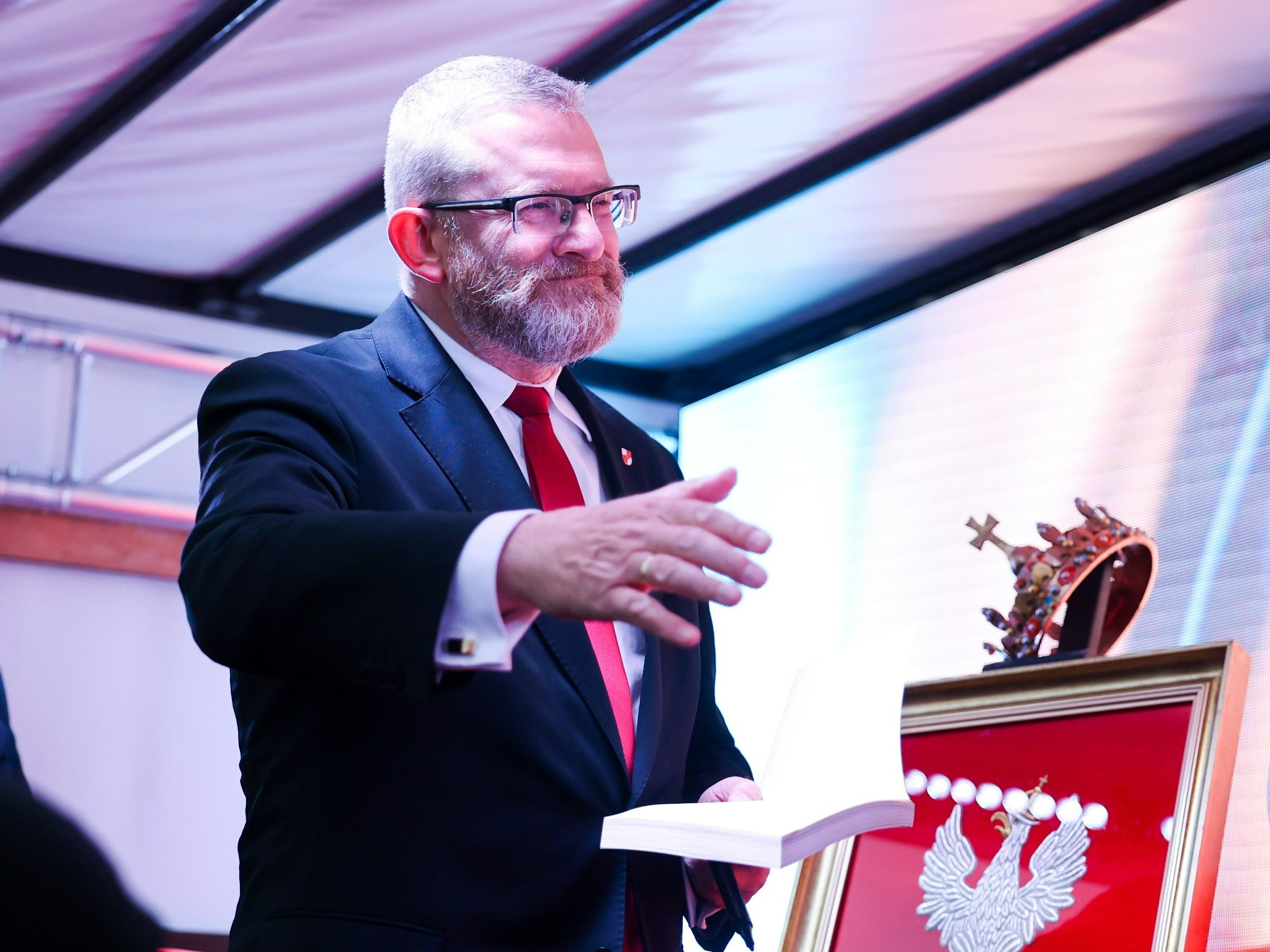 Takiego sondażu jeszcze nie było. Sensacyjny wynik partii Brauna