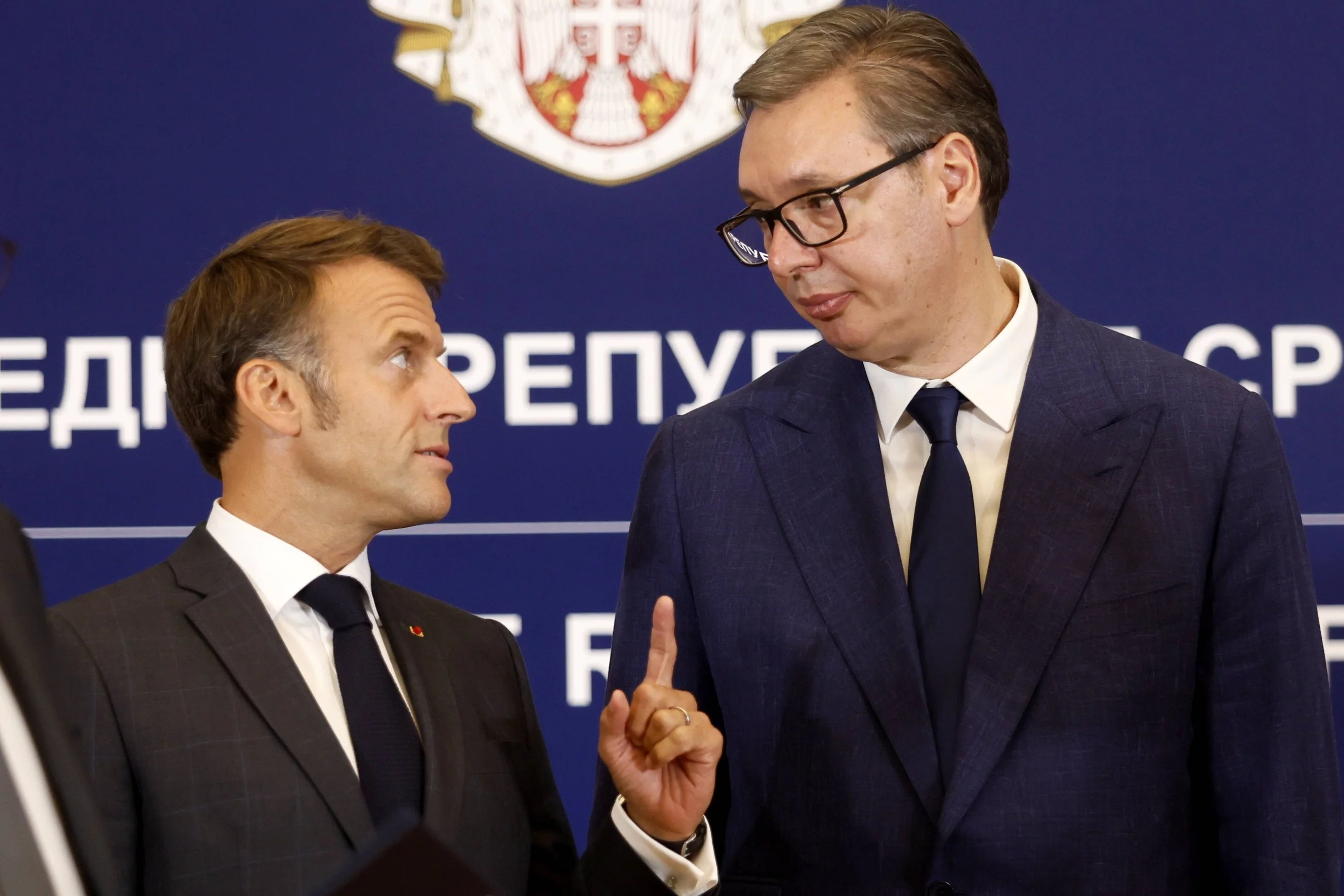 Prezydent Francji Emmanuel Macron i prezydent Serbii Aleksandar Vucic