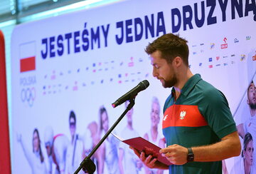Siatkarz Michał Kubiak podczas uroczystości wręczania nominacji i składania ślubowania przez członków reprezentacji Polski na Igrzyska Olimpijskie w Tokio