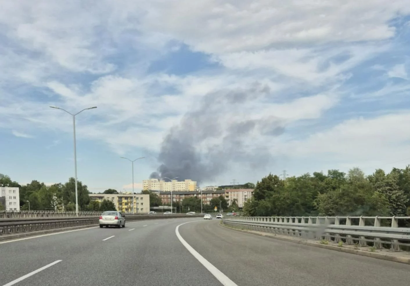 Płonie hala w Siemianowicach Śląskich. W środku tworzywa sztuczne