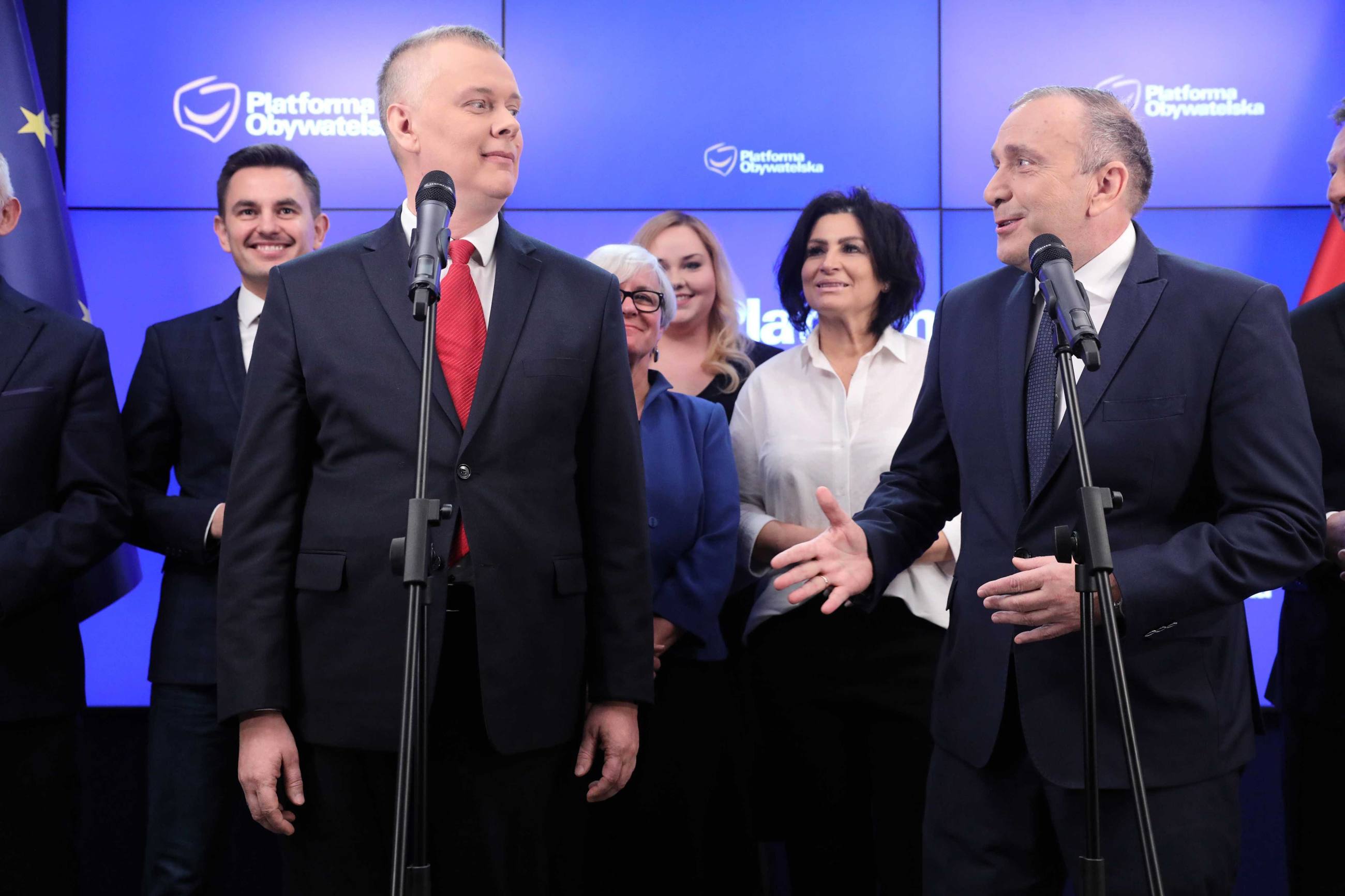 Warszawa, 03.01.2020. Przewodniczący Platformy Obywatelskiej Grzegorz Schetyna (P) i jej wiceprzewodniczacy Tomasz Siemoniak (L).