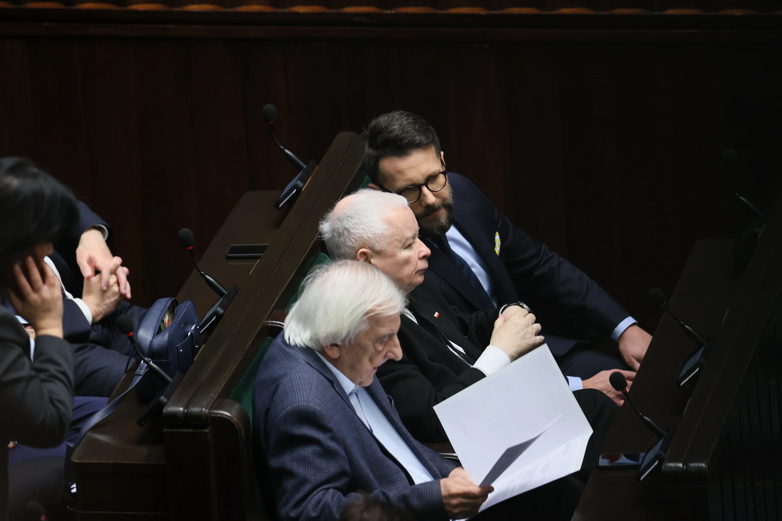 Od góry: rzecznik PiS Radosław Fogiel, prezes PiS Jarosław Kaczyński, szef klubu PiS Ryszard Terlecki.