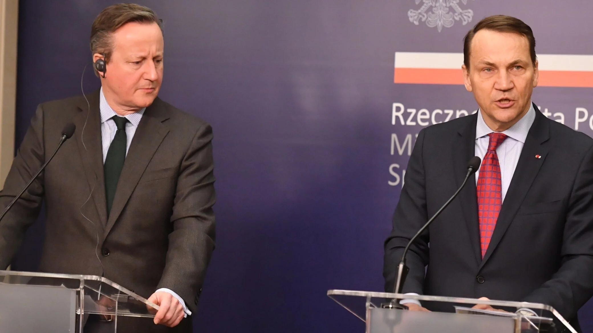 Szef MSZ RP Radosław Sikorski isekretarz stanu ds. Zagranicznych i Wspólnoty Narodów Wielkiej Brytanii David Cameron