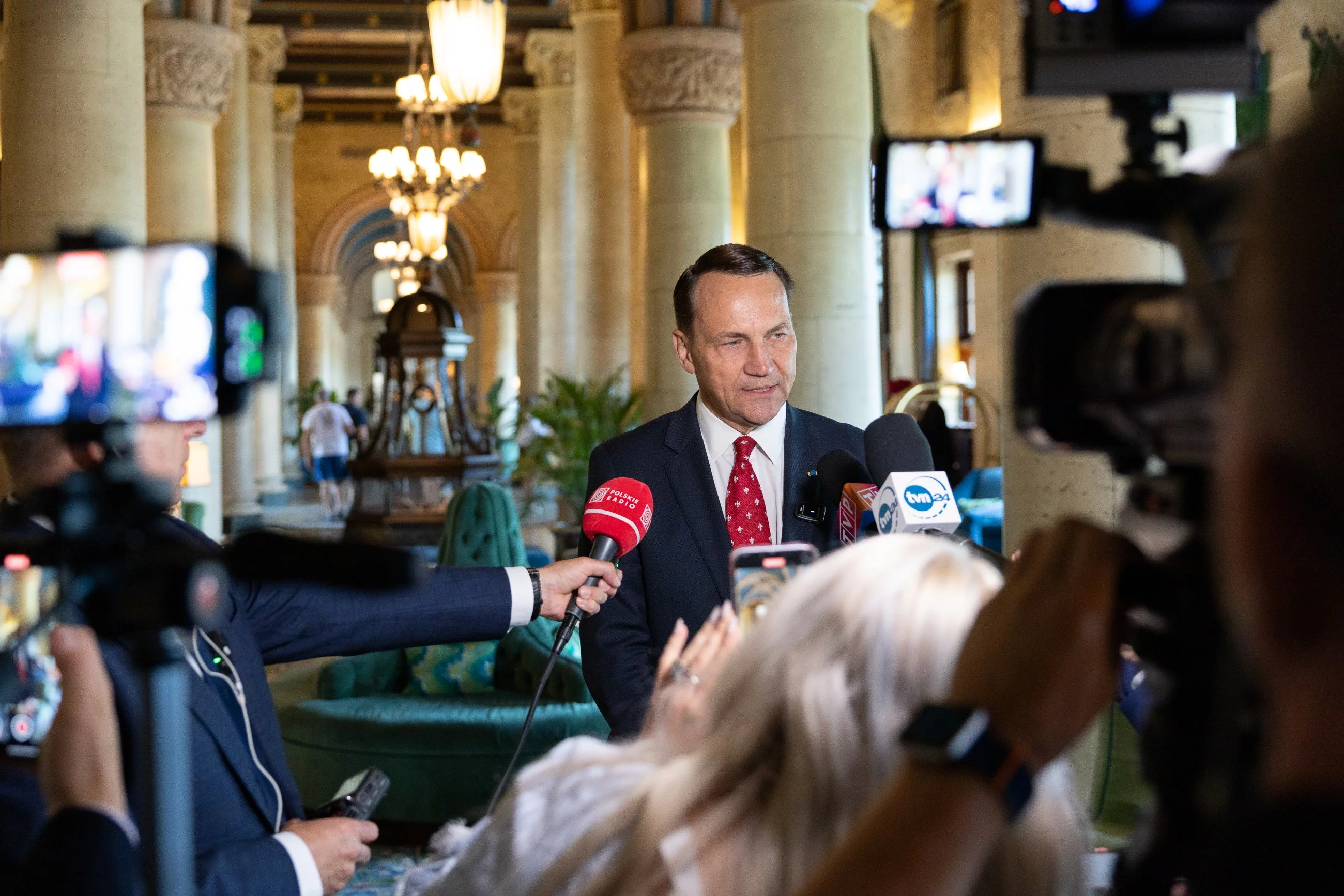 Sikorski revealed what he talked about with Rubio. "I tried to get the U.S. to invitation  us to join this group"