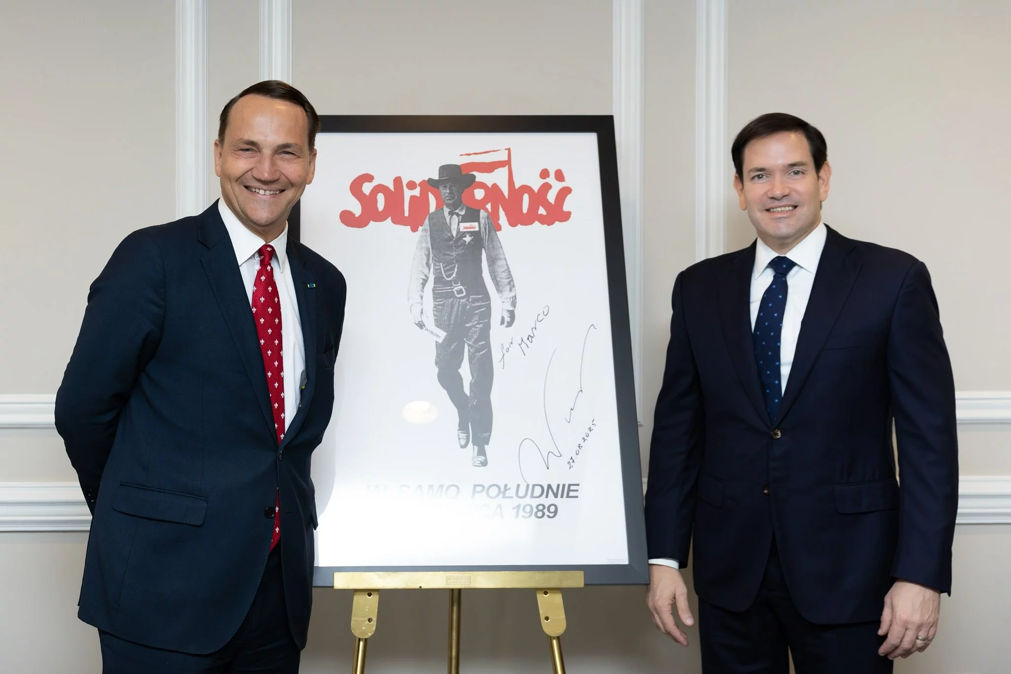 Sikorski in Miami. "This poster is known to all  Pole"