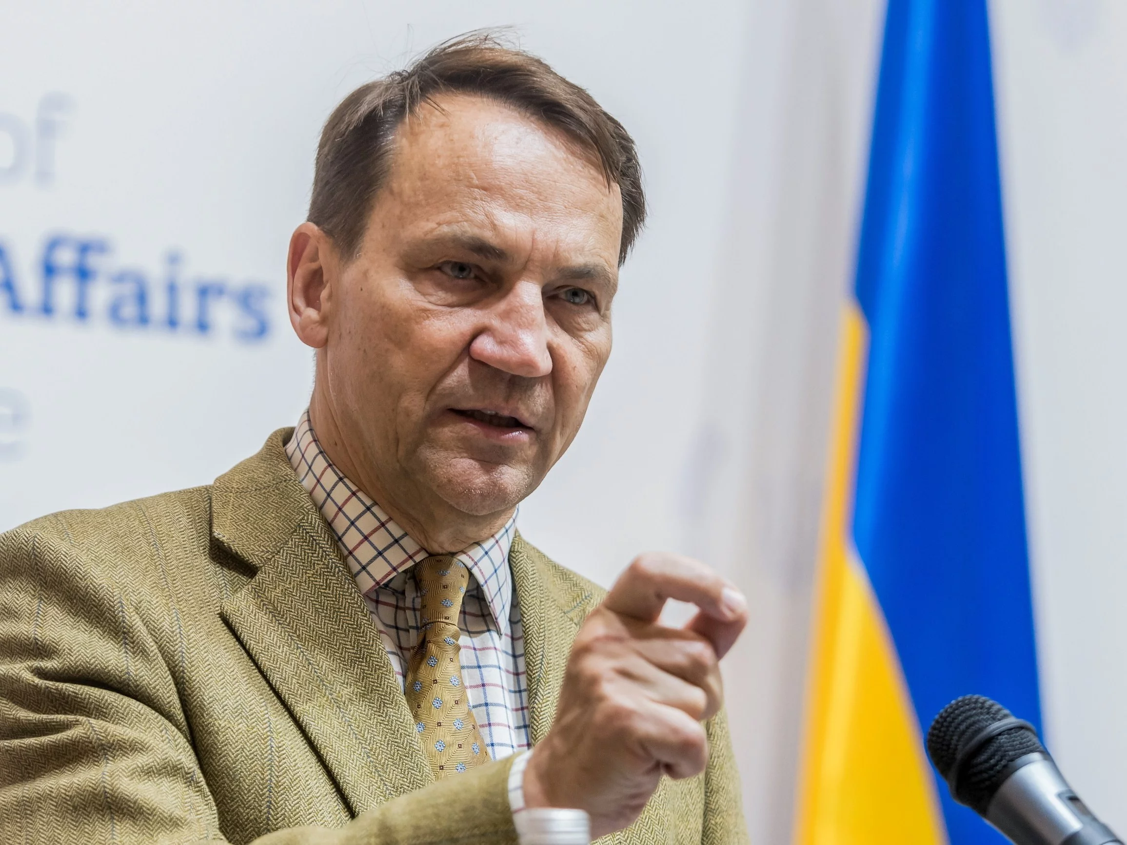 Sikorski: Z Rosją można rozmawiać, ale dopiero po pokazie siły