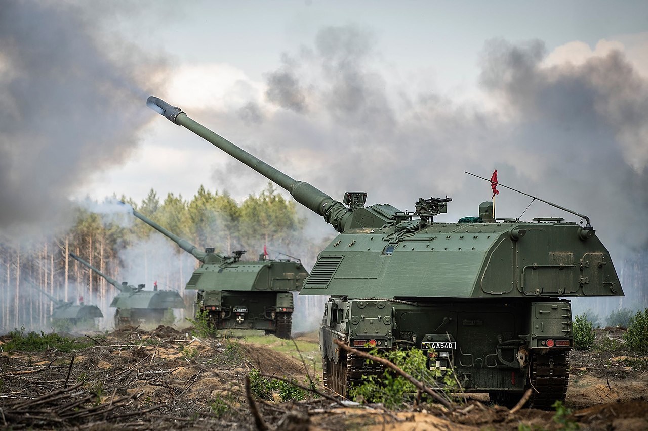 Niemieckie armatohaubice PzH 2000 podczas ćwiczeń na Litwie