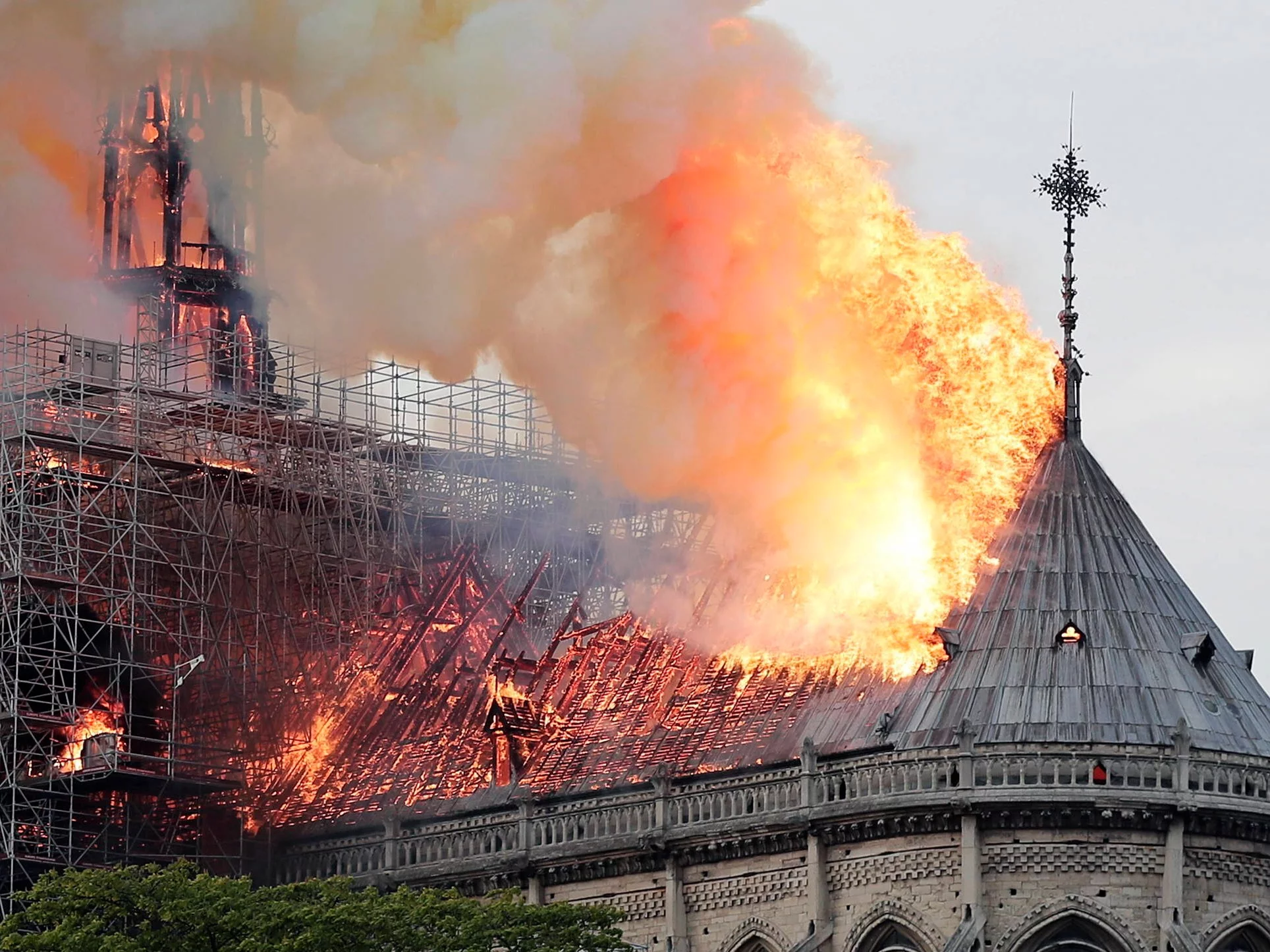 Płonąca katedra Notre-Dame