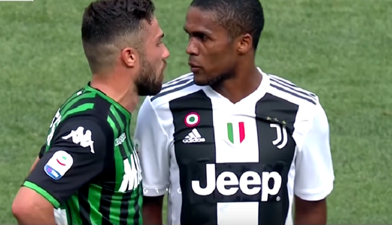 Starcie między Douglasem Costą a Di Francesco