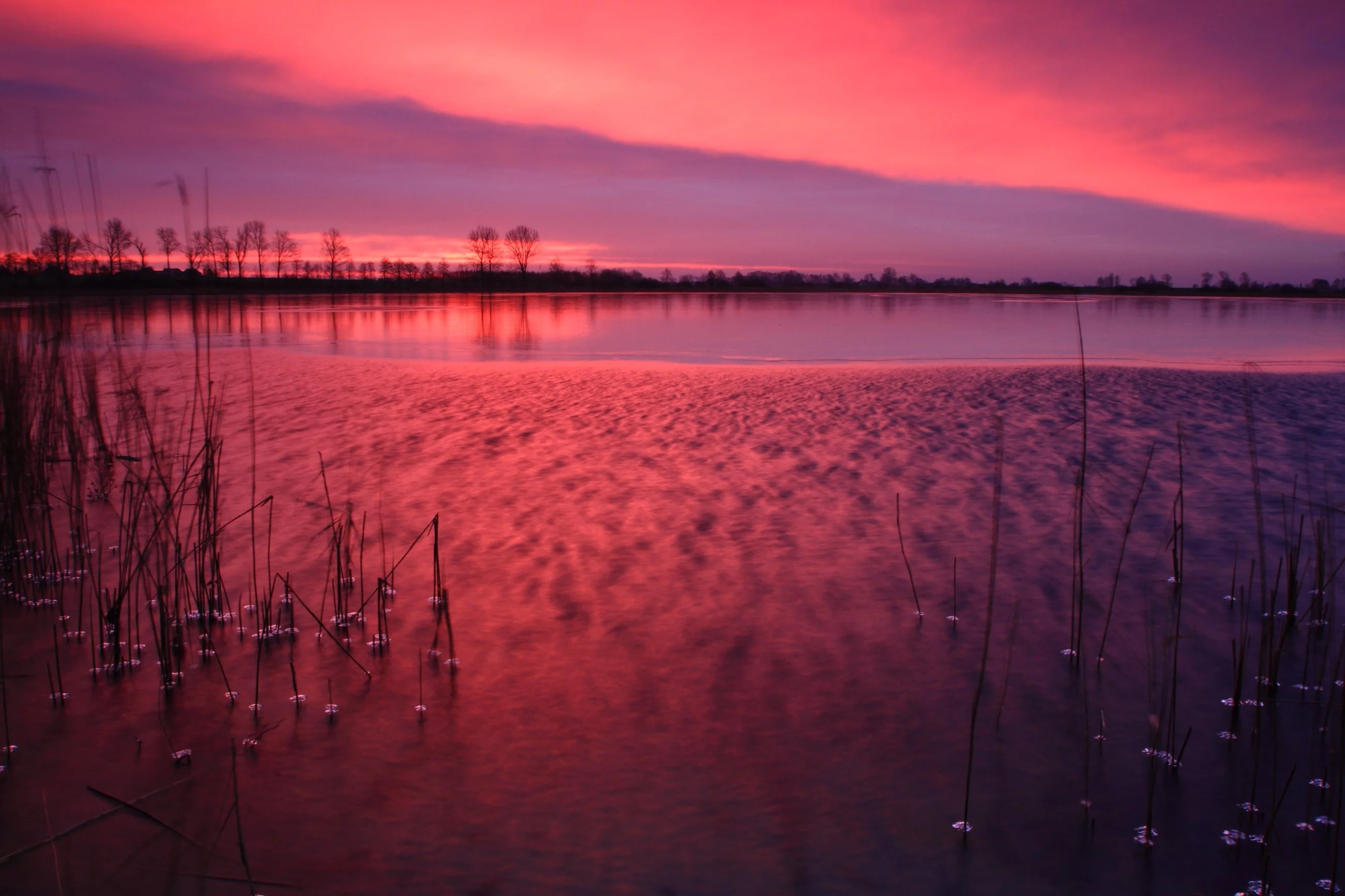 Jezioro lednickie o poranku