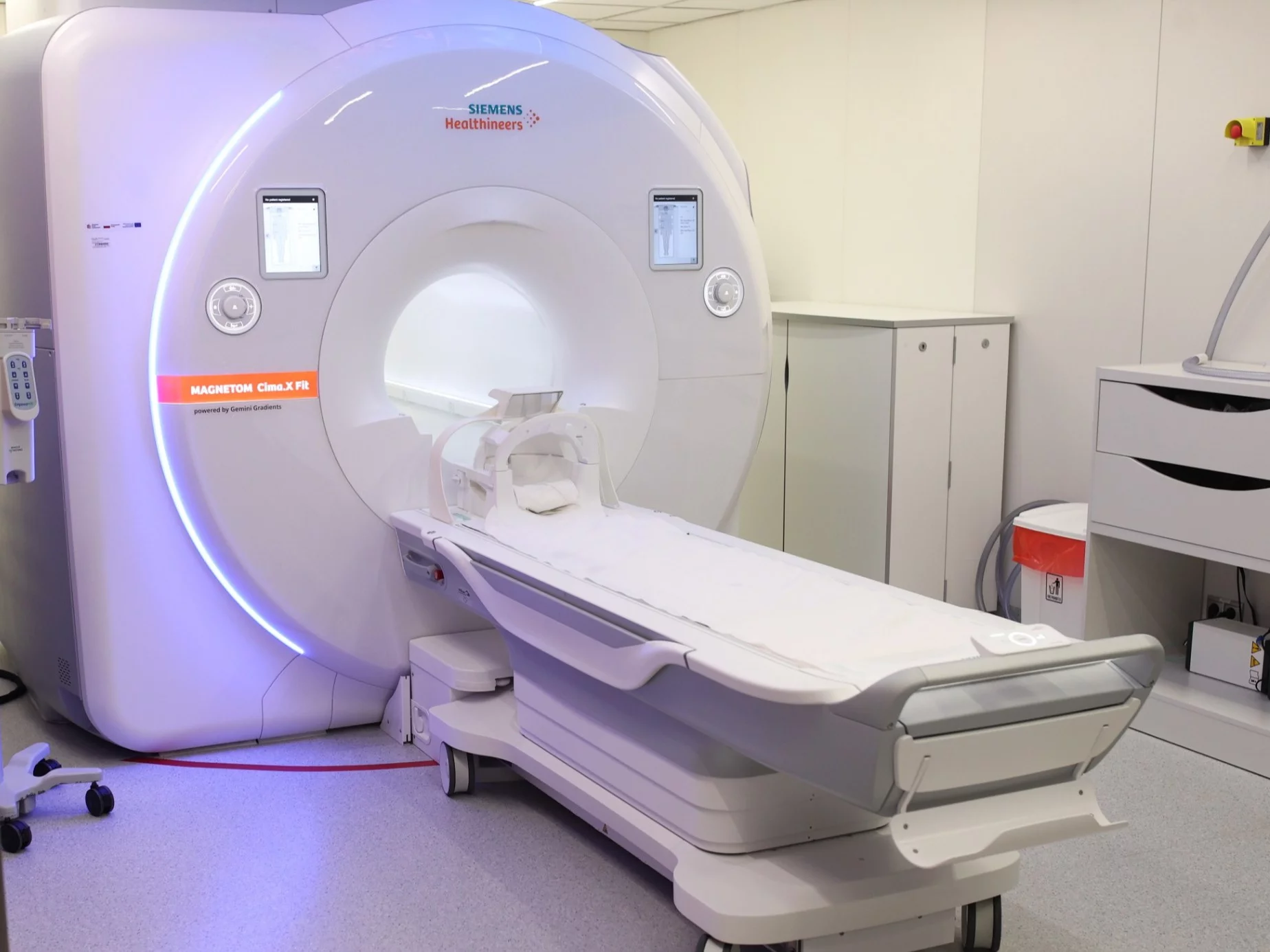 Aparatura do przeprowadzenia rezonansu magnetycznego