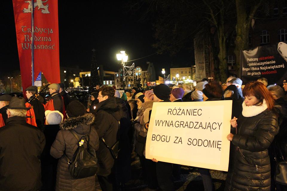 Publiczny Różaniec w intencji Roberta Biedronia