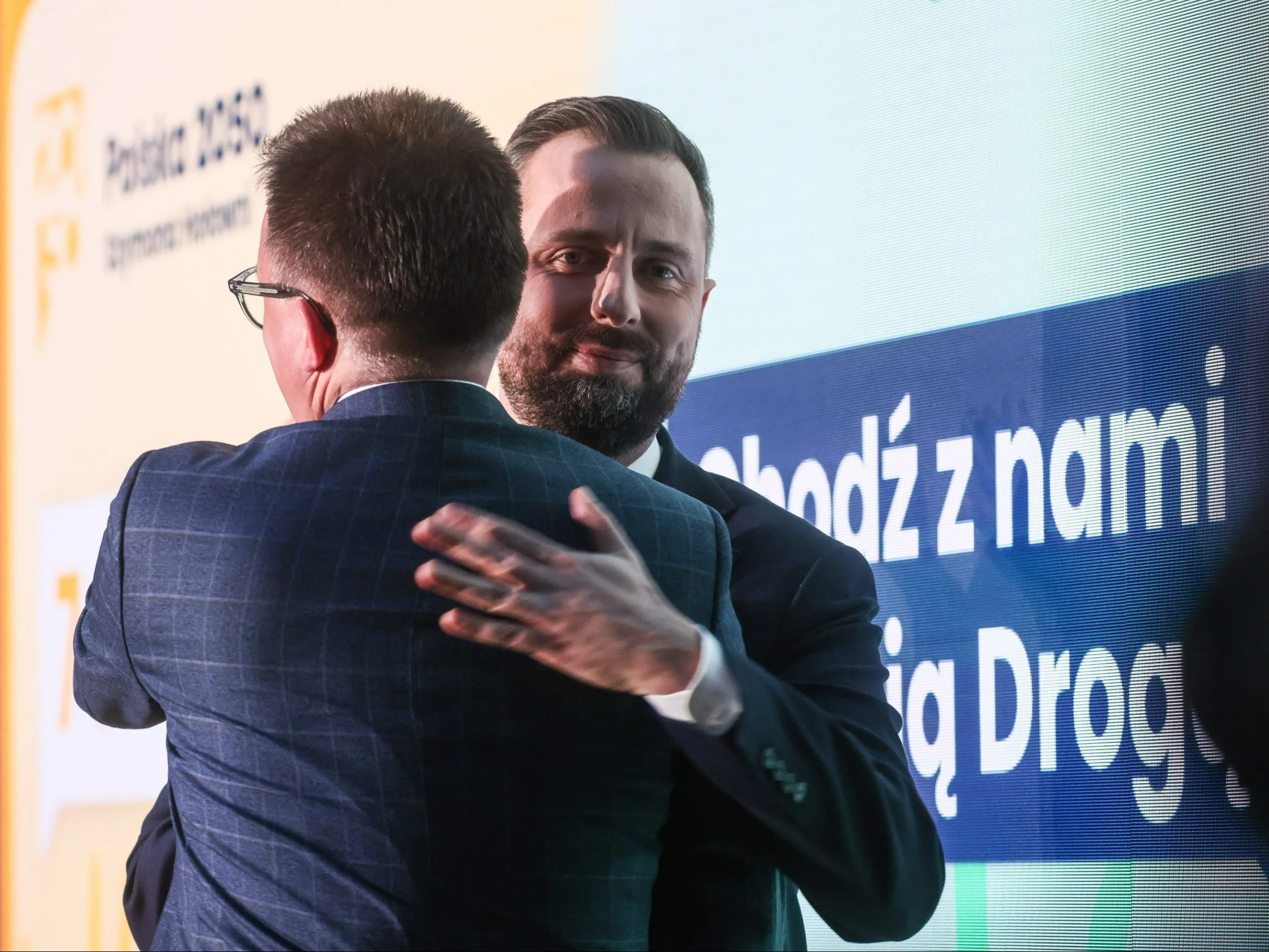 Marszałek Sejmu Szymon Hołownia (L) oraz wicepremier, minister obrony narodowej Władysław Kosiniak-Kamysz