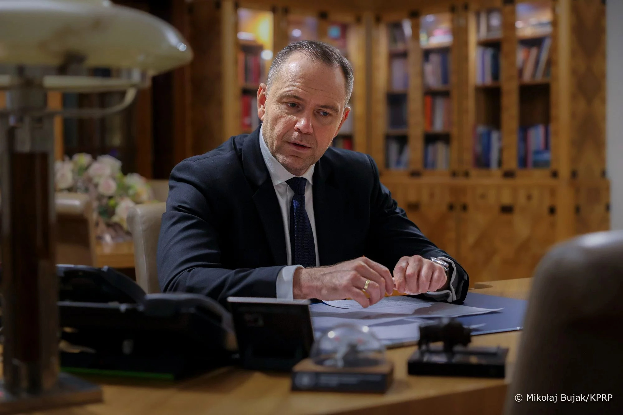 Kontrowersyjny projekt dzieli prawicę. smerfy wskazali, co powinien zrobić Nawrocki