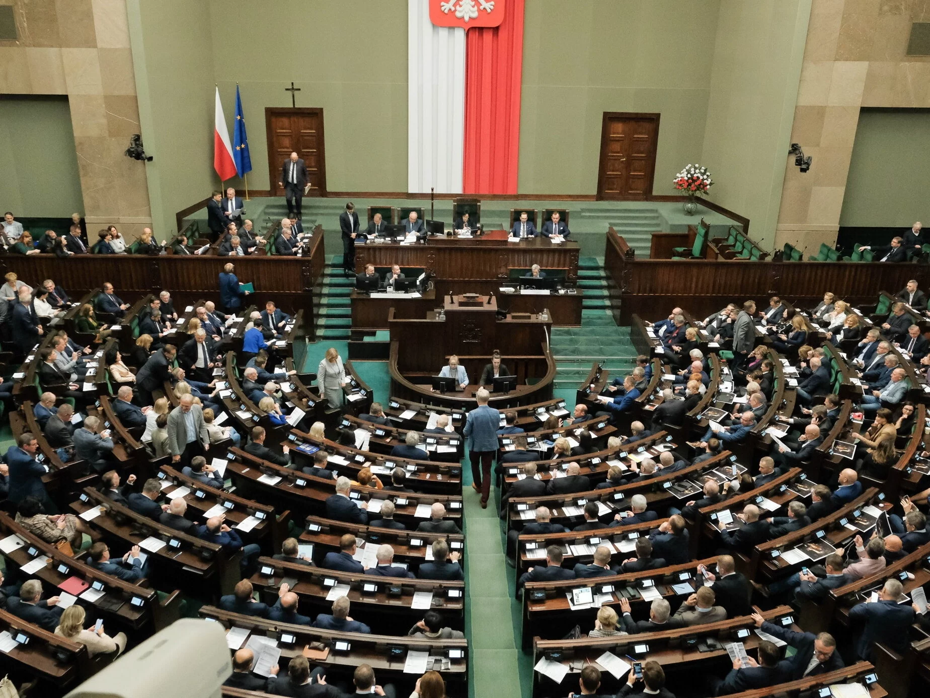Nowy sondaż partyjny. Na kogo zagłosują smerfy?