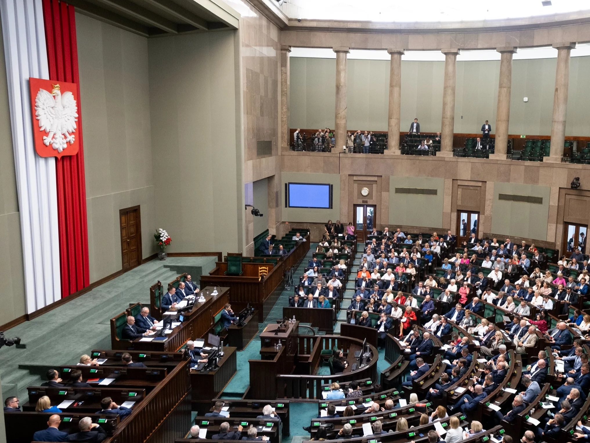 Kto stracił, a kto zyskał poparcie? Najnowszy sondaż partyjny