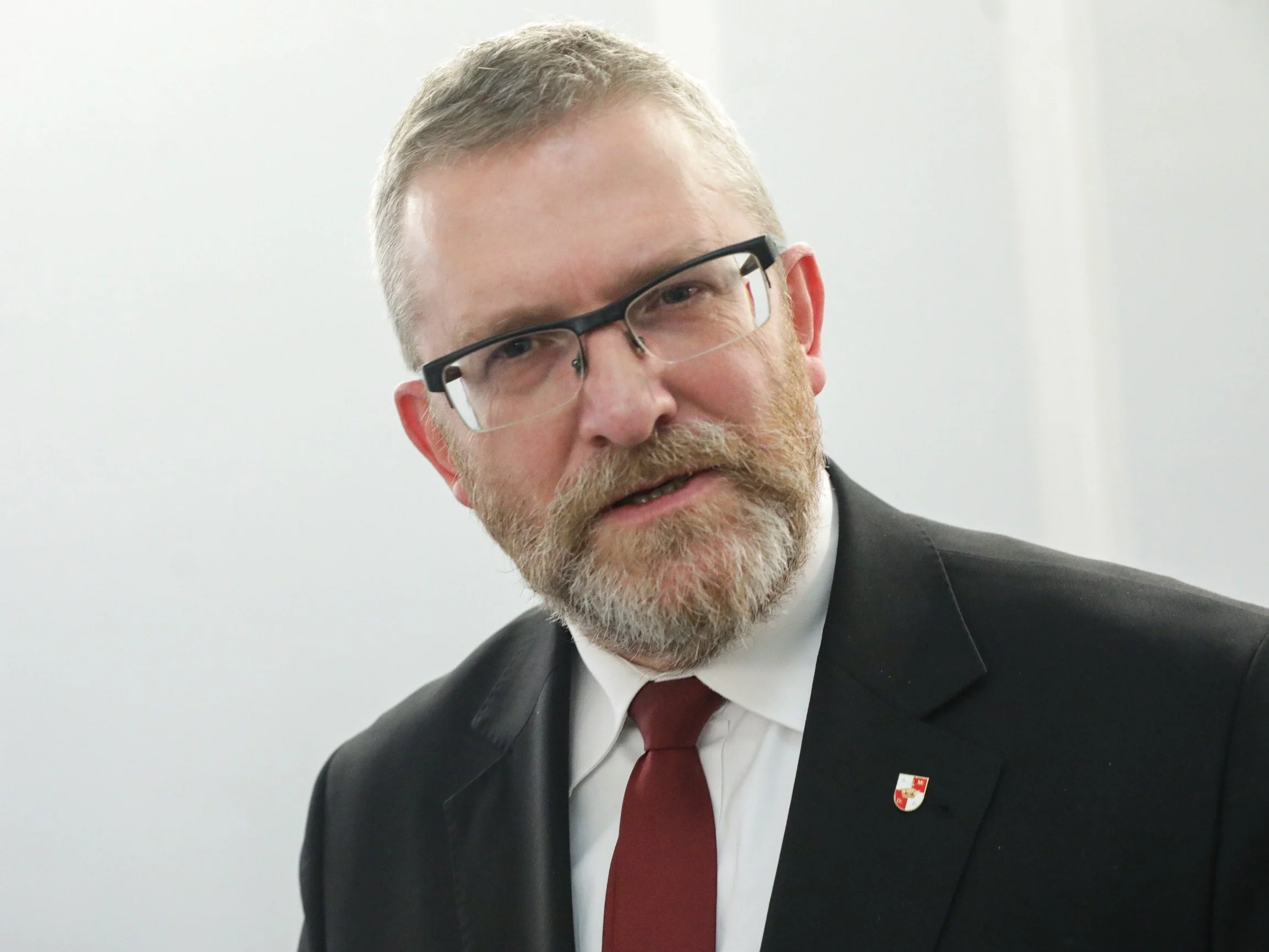 Braun "języczkiem u wagi" w nowym sondażu. Bez niego nie będzie rządu?