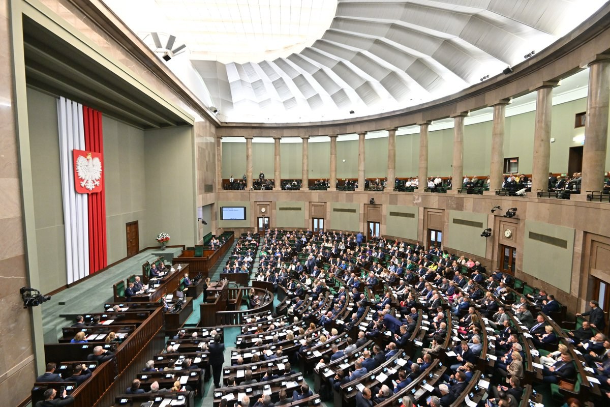Nowy sondaż: PiS z największym poparciem. Zaskakujący wynik PSL