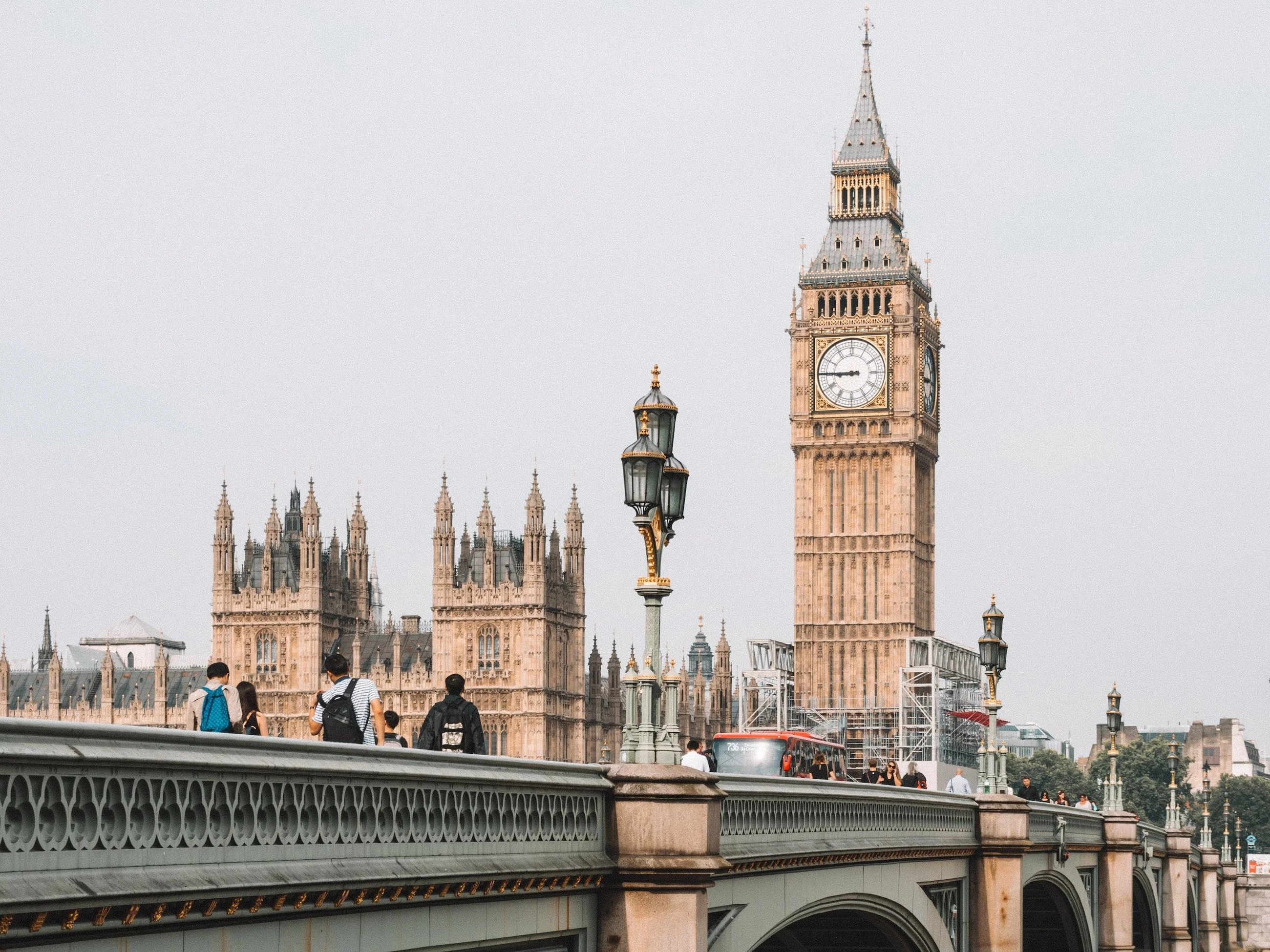 Religijne przebudzenie Brytyjczyków. Najnowszy sondaż potwierdza trend