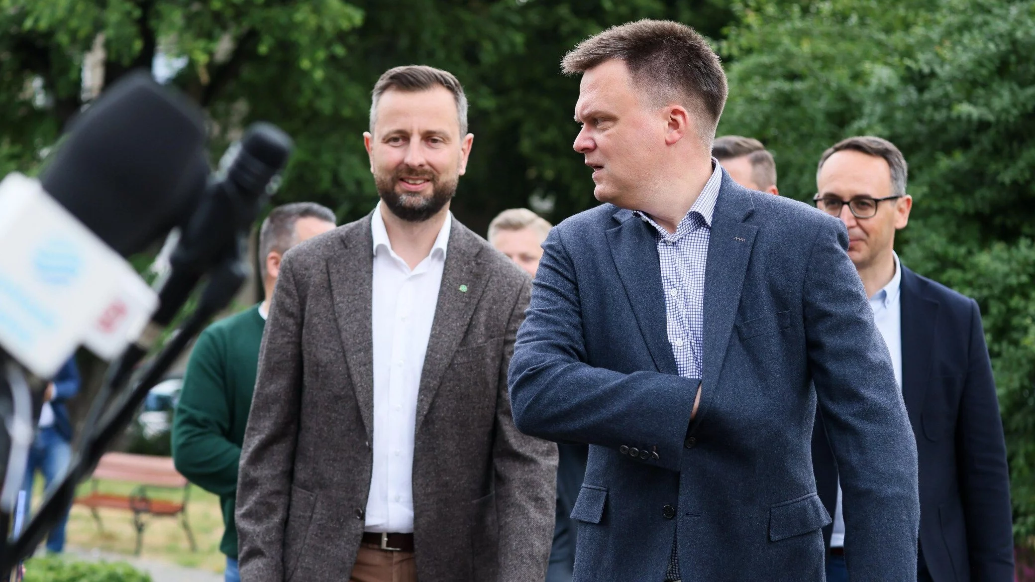 "Hołownia i Kosiniak-Kamysz toną". Najnowszy sondaż partyjny