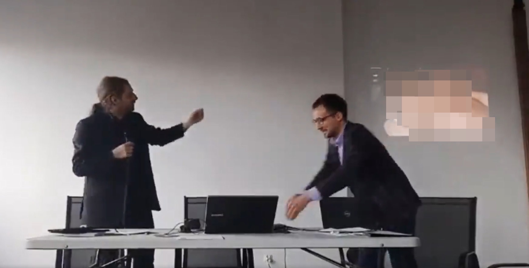 Do niecodziennej wpadki doszło podczas posiedzenia Parlamentarnego Zespołu ds. Obrony Praw Kierowców.