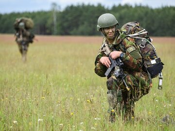 Spadochroniarze armii holenderskiej, zdjęcie ilustracyjne