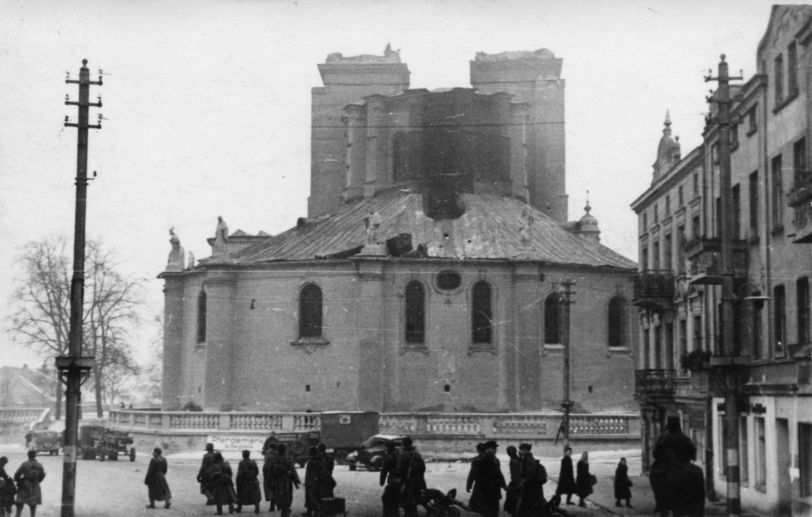 Spalona gnieźnieńska katedra