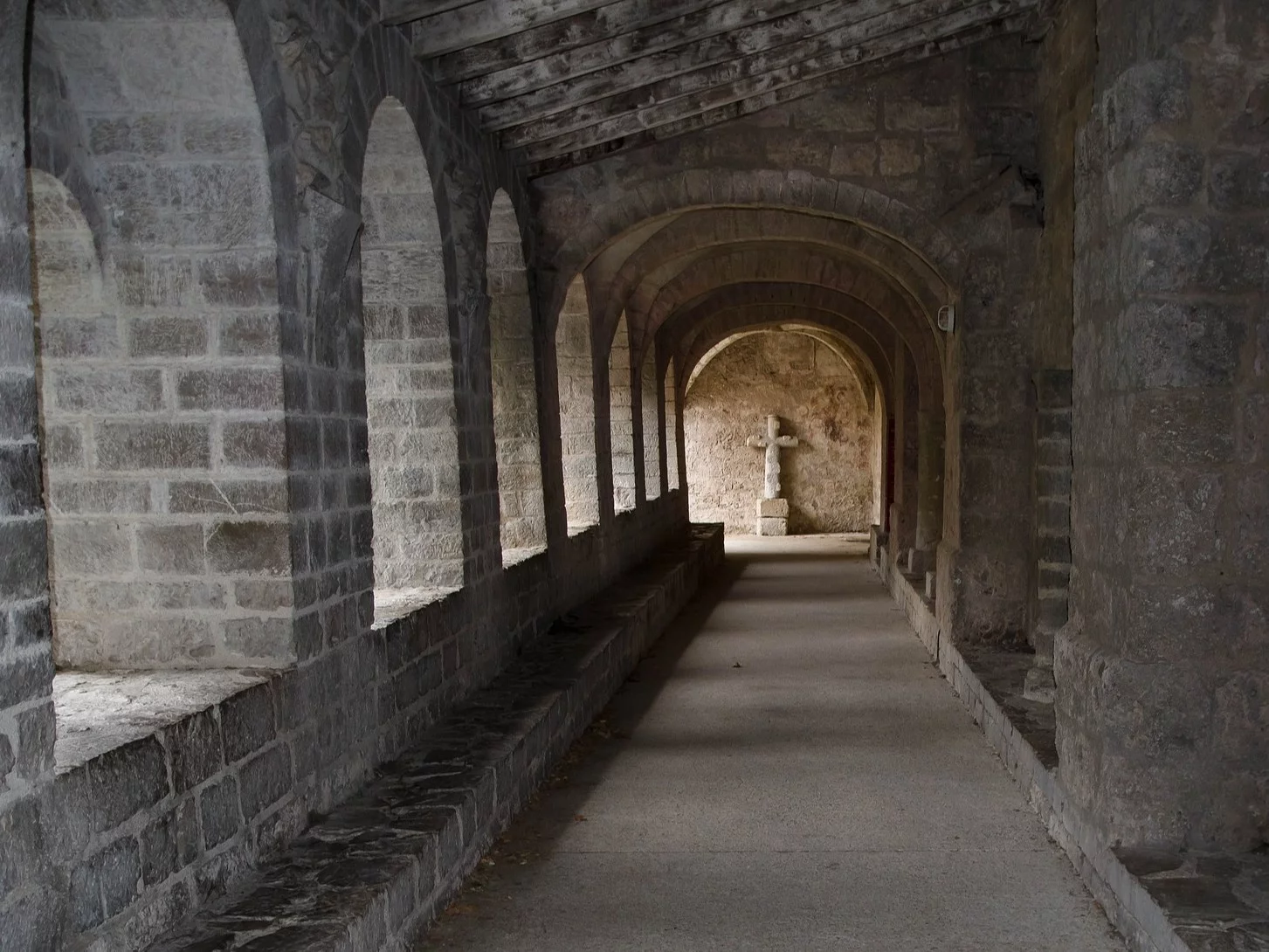 Spłonął zabytkowy klasztor. Grozi mu zawalenie