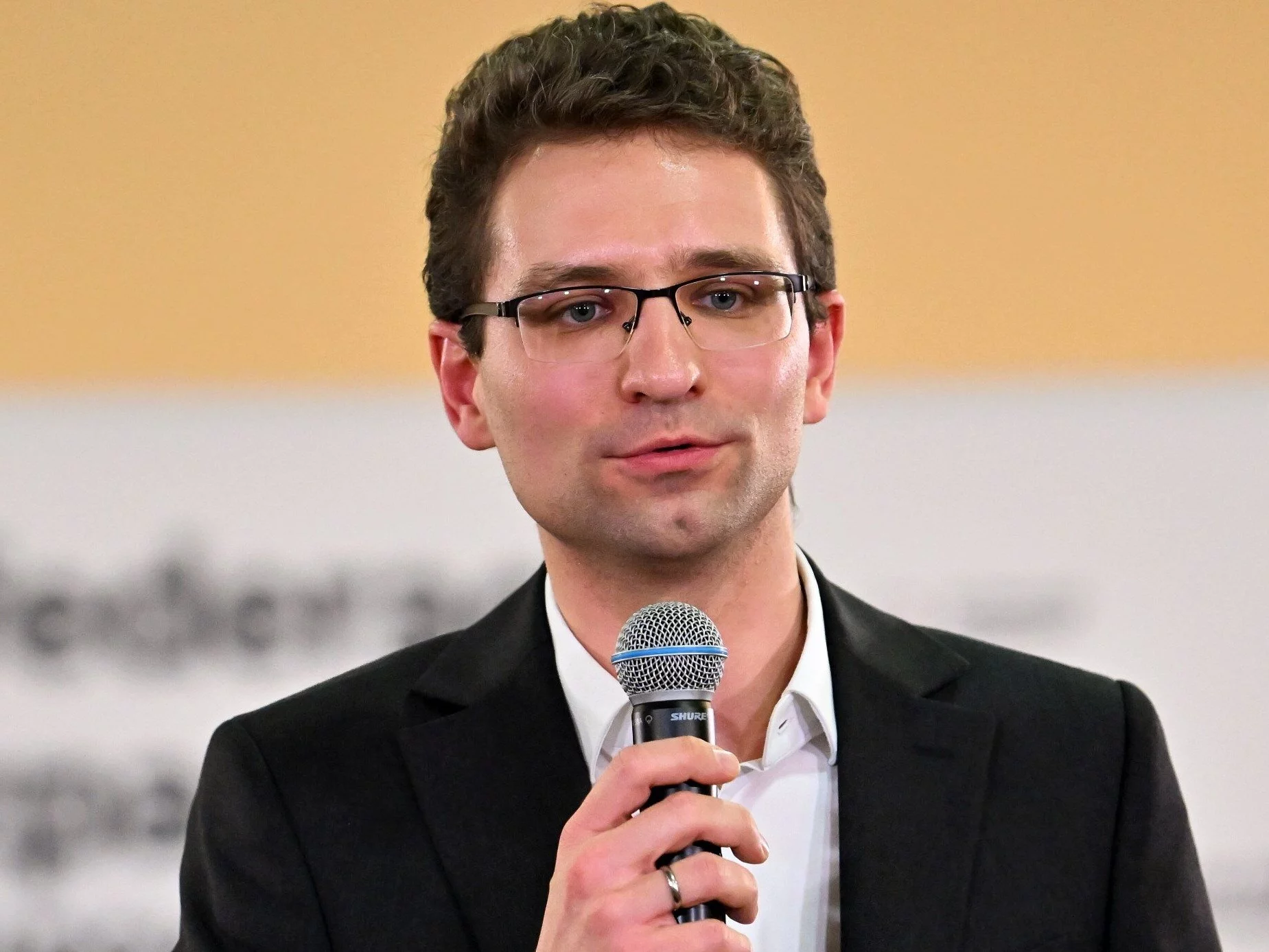 "Ofiarami są ludzie pracujący w służbach". Poseł Konfederacji o sporze Tusk–Nawrocki