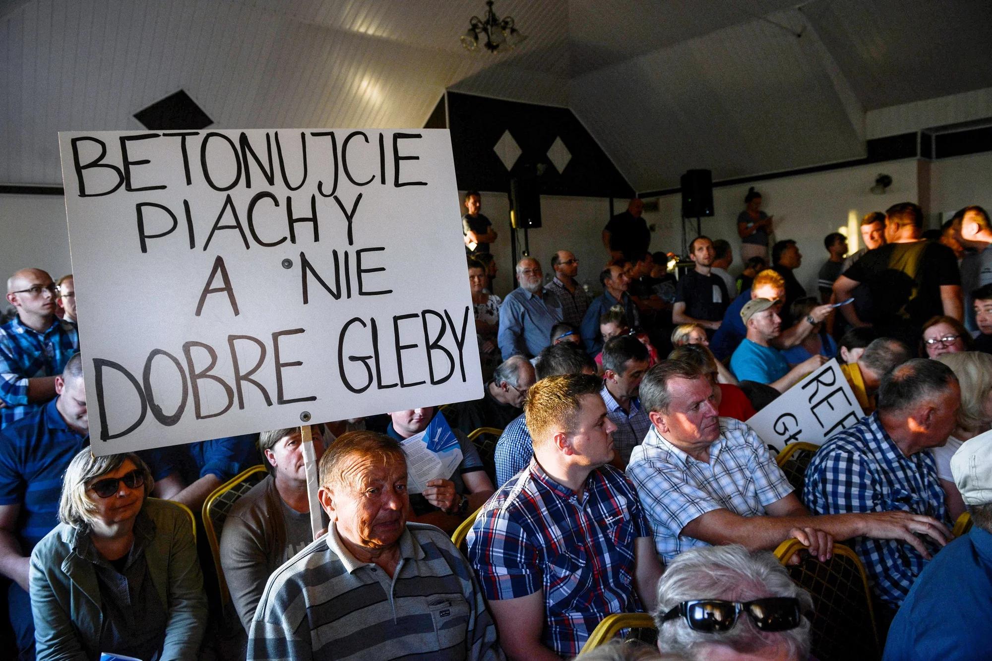 Mieszkańcy Baranowa, podczas spotkania z sekretarzem stanu w Ministerstwie Infrastruktury, pełnomocnikiem rządu ds. Centralnego Portu Komunikacyjnego dla RP Mikołajem Wildem.