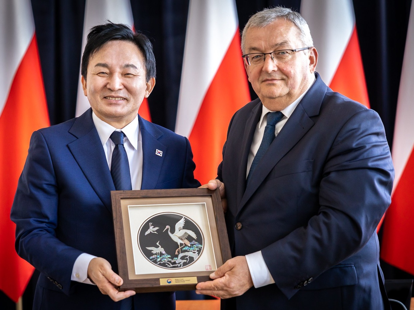 Minister infrastruktury Andrzej Adamczyk oraz minister gruntów, infrastruktury i transportu Republiki Korei Hee-ryong Won