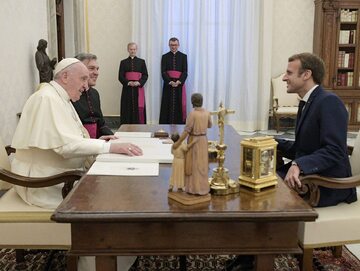 Spotkanie prezydenta Francji Emmanuela Macrona z papieżem Franciszkiem