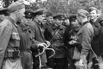 Spotkanie żołnierzy Wehrmachtu i Armii Czerwonej 20 września 1939 r., na wschód od Brześcia