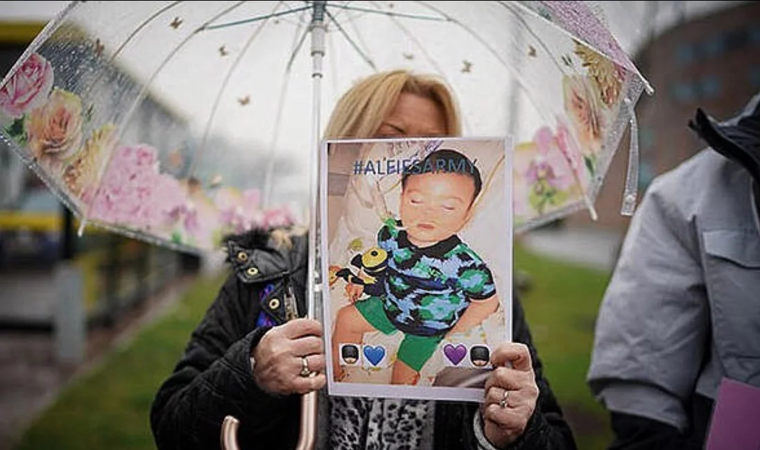 Od czwartku pod szpitalem dziecięcym Alder Hey trwa protest.